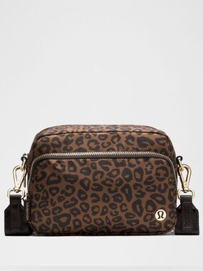 Lululemon Leopard Midi Desert Khaki  Brown & Gold Everywhere Crossbody Bag 2L